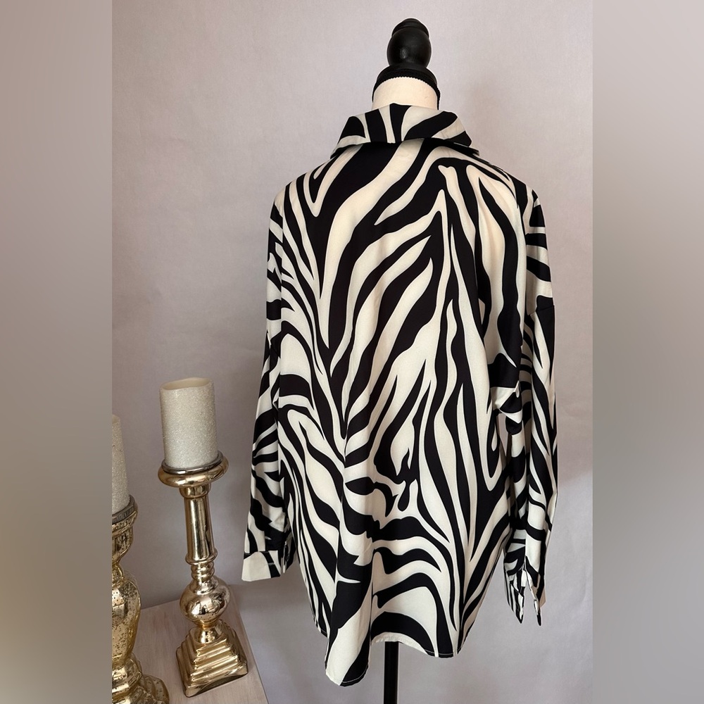SHEIN Zebra Women’s Shirt Blouses. Size M/L - Picture 3 of 10